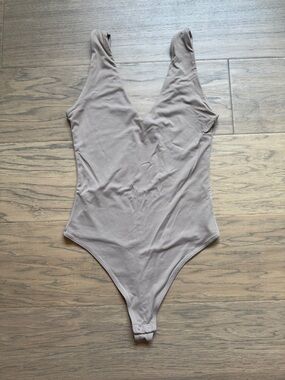 Second Skin Sleeveless V-Neck Nude Bodysuit XS